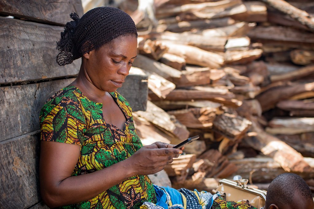 DFID_UK's tweet photo. #UKaid is partnering with @DFAT, @GSMA, @WorldBank and @CaribouDigital to help women and girls around the Commonwealth to access a digital proof of ID so they can access education, healthcare and jobs #CHOGM2018 #ourCommonwealth #GlobalCitizenLIve https://t.co/Ad5RaTDrj5