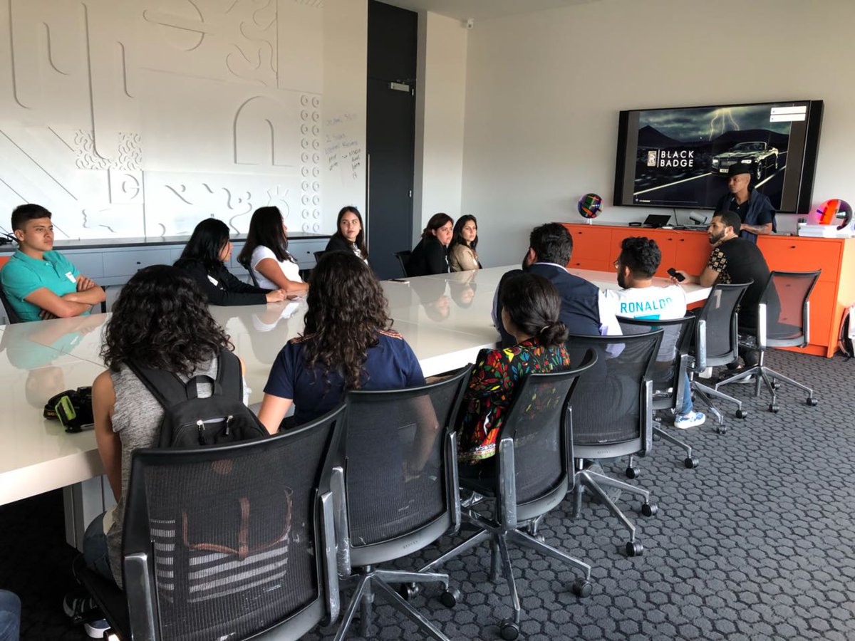 360INTERN's tweet photo. RT @afavordelomejor: Como parte de la experiencia académica y cultural en Los Ángeles, la primera generación de #TalentosCreativos disfruta de una excelente sesión en @360Magazine 🌎💻 https://t.co/OTIygvfT0h