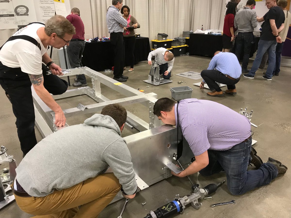 pborsella's tweet photo. #scrum4hw steering mechanism moving into position!  #SGMSP18 https://t.co/24nZI9DxNv