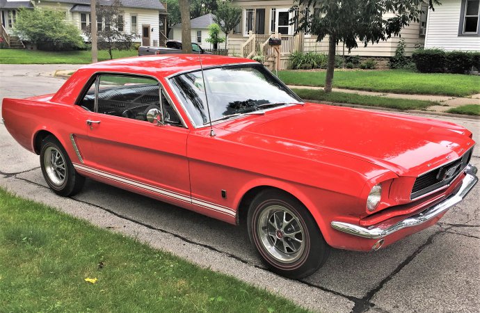ClassicCars_com's tweet photo. Why we love the Mustang 🐎  https://t.co/kt5vsgTRpp #NationalMustangDay https://t.co/3v8jpS7CD2
