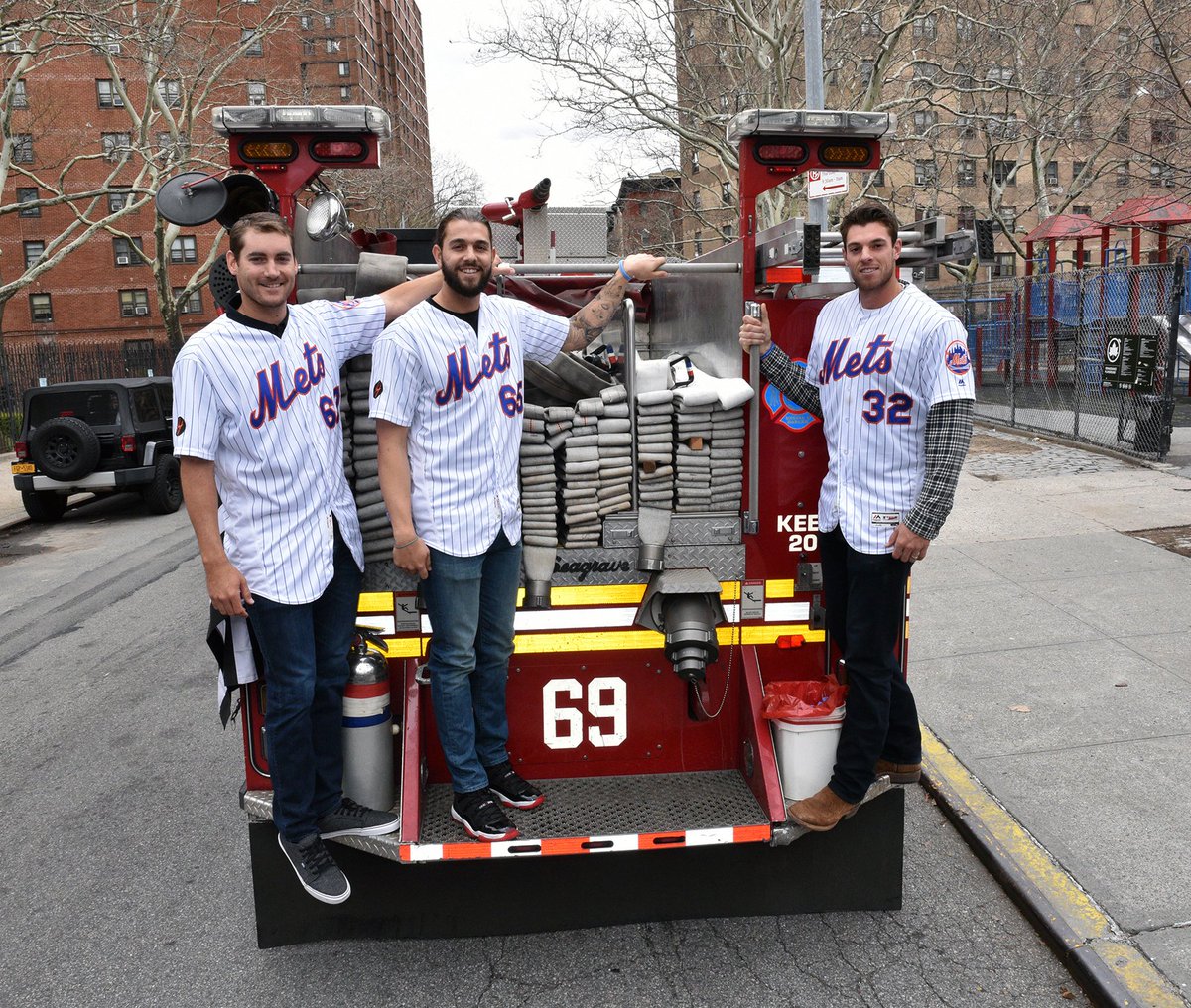 FDNY's tweet photo. Thank you @mets for an uplifting visit with the family of #FDNY Lt. Michael Davidson and members of #Engine69 and #Ladder28 https://t.co/2DuIvOEYwE
