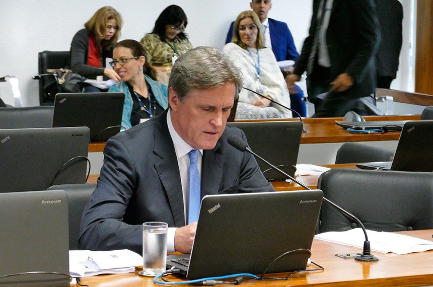 SenadoFederal's tweet photo. Aprovado projeto que exige uso de detectores de metal em estádios https://t.co/1A0UgI6lC9 https://t.co/YwLddntYL2