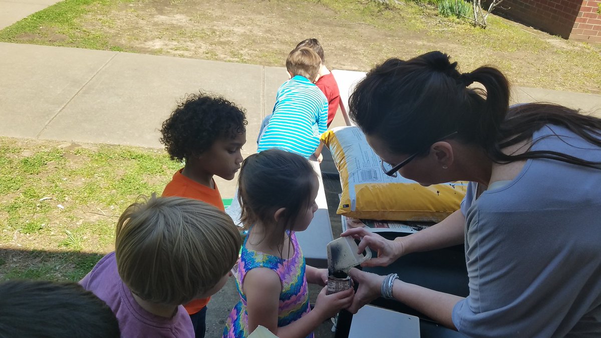 RHESESL's tweet photo. Sowing seeds of kindness @art_with_clark @howellprincipal #BuzzWorthy https://t.co/noYBD4CKg3