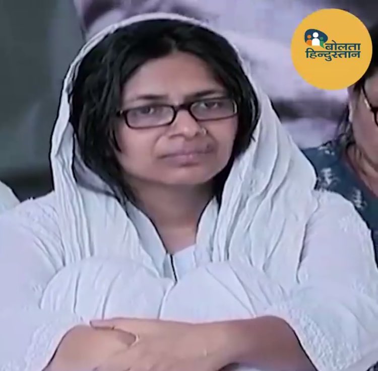 syedmustafa859's tweet photo. Today a 'daughter' is sitting on hunger and thirst, the dictator of the country walked abroad by wearing a suit of millions: Alka Lamba

#SwatiMaliwal #RapeRoko #PmModi #UnnaoRape #KathuaRapeCase

Alka Lamba https://t.co/zcHSMJaW5t