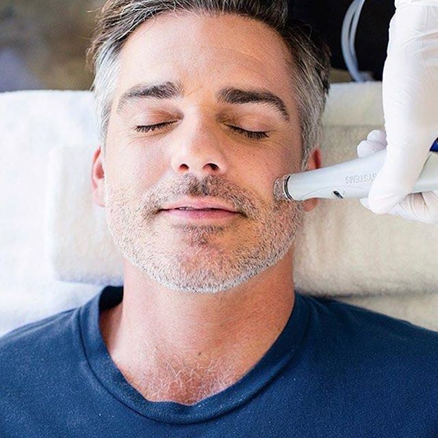 skinglowlaser's tweet photo. Suitable for man and woman - 🕺🏽💃🏽Hydrafacial MD is an award winning skin resurfacing treatment that combines deep cleansing, hydration, exfoliation, pore extraction and antioxidant protection all in one. One of the best features of this treatment is … https://t.co/cXF2Cug1Ms https://t.co/1YNm0pnbPb