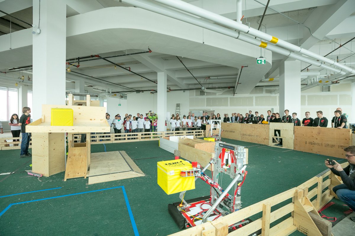 googlecanada's tweet photo. 🤖 Amazed? We are. 🤖 The KW Youth Robotics Team has been using our new Community Space in Kitchener-Waterloo to build a giant 5 ft robot to compete in the First Robotics competition #GoogleKW https://t.co/yM39tdCb3J