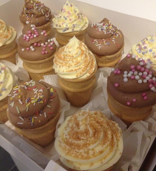 BakesnCakesbyLu's tweet photo. Ice cream cones NOPE Cake Cones 😊- inside cone it chocolate and raspberry sponge with either a chocolate or vanilla buttercream piped icing on top
#cake #cupcakes #cakecones #fun #chocolate #vanilla https://t.co/SGcKhWk01o