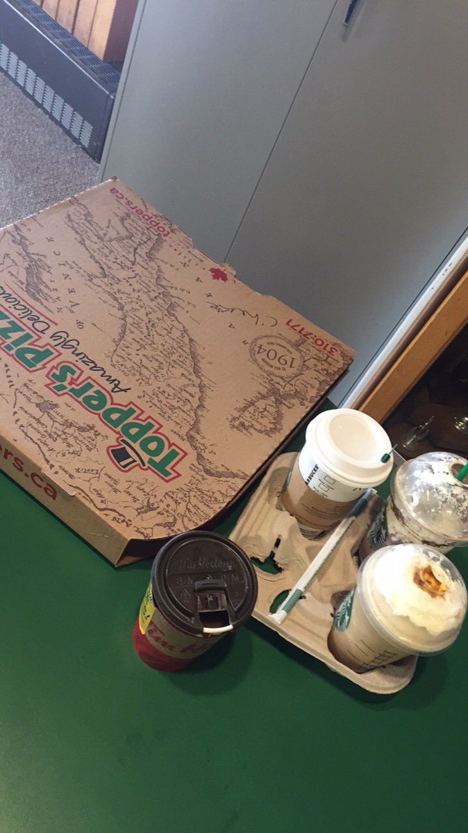 nicolerich_'s tweet photo. Thank u so much for the food @LaurentianAlum . Made our day !!! https://t.co/m4UDHVcm6G