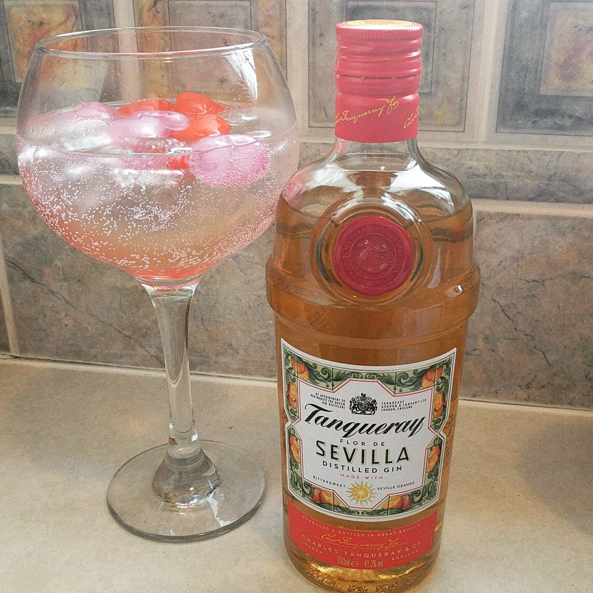 lynnelambe's tweet photo. Just tried the new #TanqueraySevilla by @GinTanqueray - Wowza! Love Love Love it!! Now to have soak in some #bubbles
@xpinkprincess you need to try this! #TanquerayTuesday #gin #GinandTonic https://t.co/OE3PNVEwlL