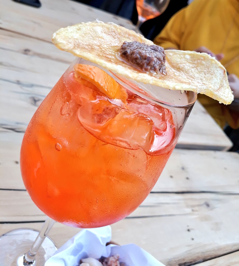 Marco_K18's tweet photo. #NoiInLaguna #MDW18
Tra le canne e la spiaggia a #Milano: cozza con crema d'arancia, cozza con nettare di pomodoro e vongola clorofilla di prezzemolo
@RistoDanielMil @Impagliando https://t.co/NsAd4TQ1nB