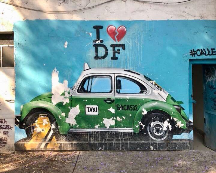 DanniMendiola's tweet photo. “Vochito” resistiendo el paso del tiempo, con todo y araña. #ArteChilango https://t.co/hAG2p7Fwwi