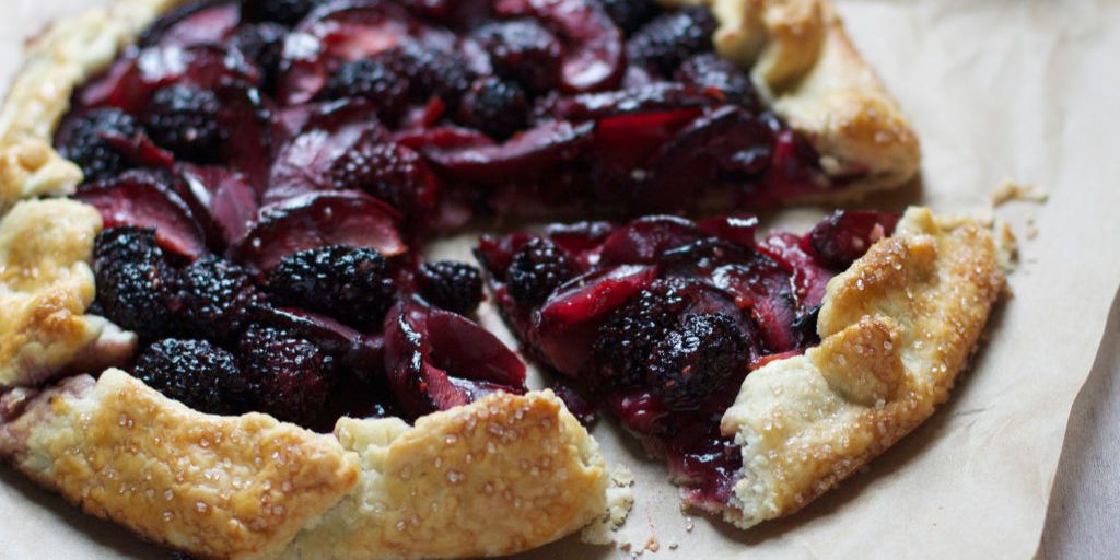 Delish's tweet photo. 12 Desserts You Can Make With Plums https://t.co/ek8ga9tPi5 https://t.co/UfHz7HcBWi