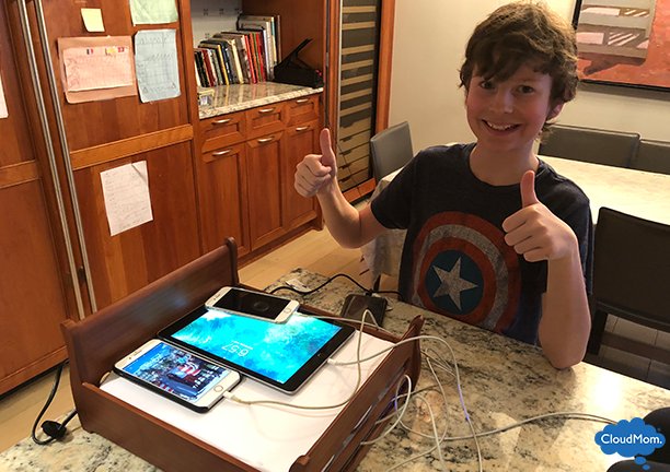 CloudMom's tweet photo. How do you keep your kids' tech use in check? Introducing the Phone Bed from @Thrive Global.  Learn more and enter to win one here: https://t.co/FDaHrH2dlv

#giveaways #technology https://t.co/1EUL4t43UH