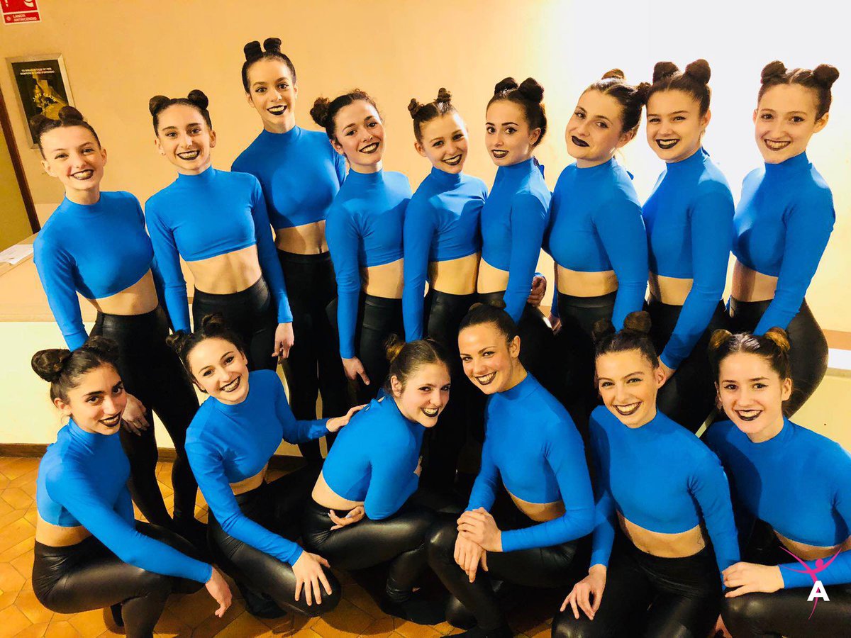 danzarabesque's tweet photo. #PRIMOPREMIO per le nostre allieve di #Modern! Con la coreografia “B.I.M.” hanno vinto al concorso Prix de Danse di Borgosesia, in cui eran presenti 220 coreografie in gara! #danzacrescivivi #dance https://t.co/LGywWrIuD9