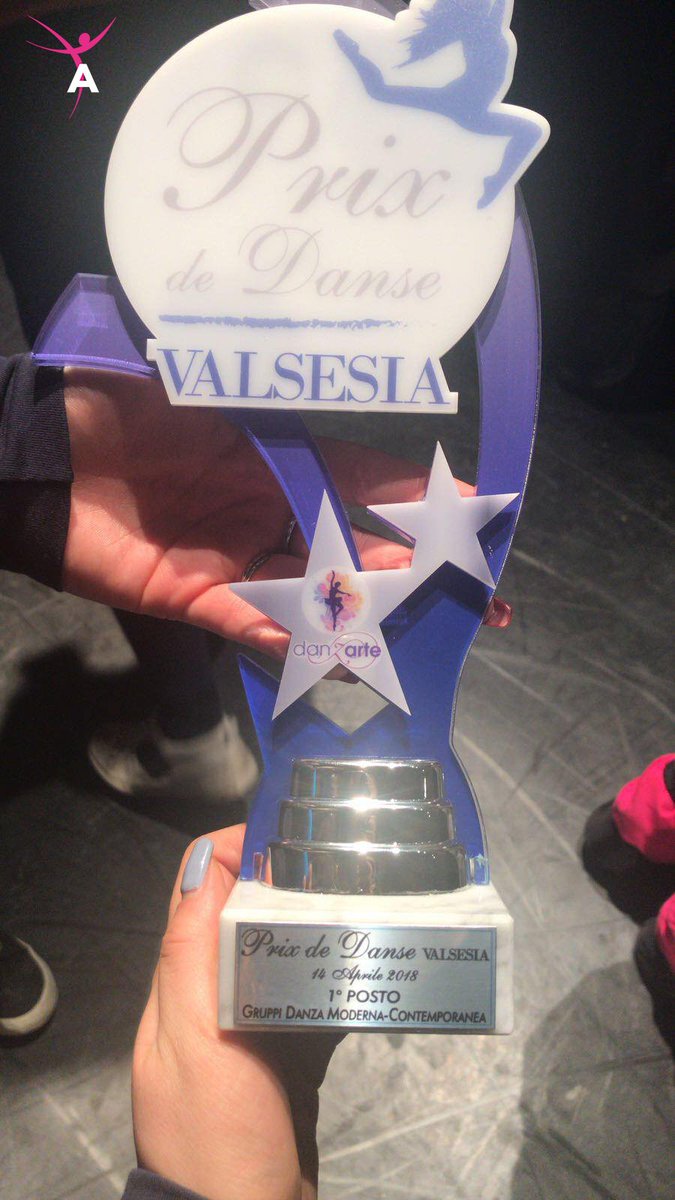danzarabesque's tweet photo. #PRIMOPREMIO per le nostre allieve di #Modern! Con la coreografia “B.I.M.” hanno vinto al concorso Prix de Danse di Borgosesia, in cui eran presenti 220 coreografie in gara! #danzacrescivivi #dance https://t.co/LGywWrIuD9