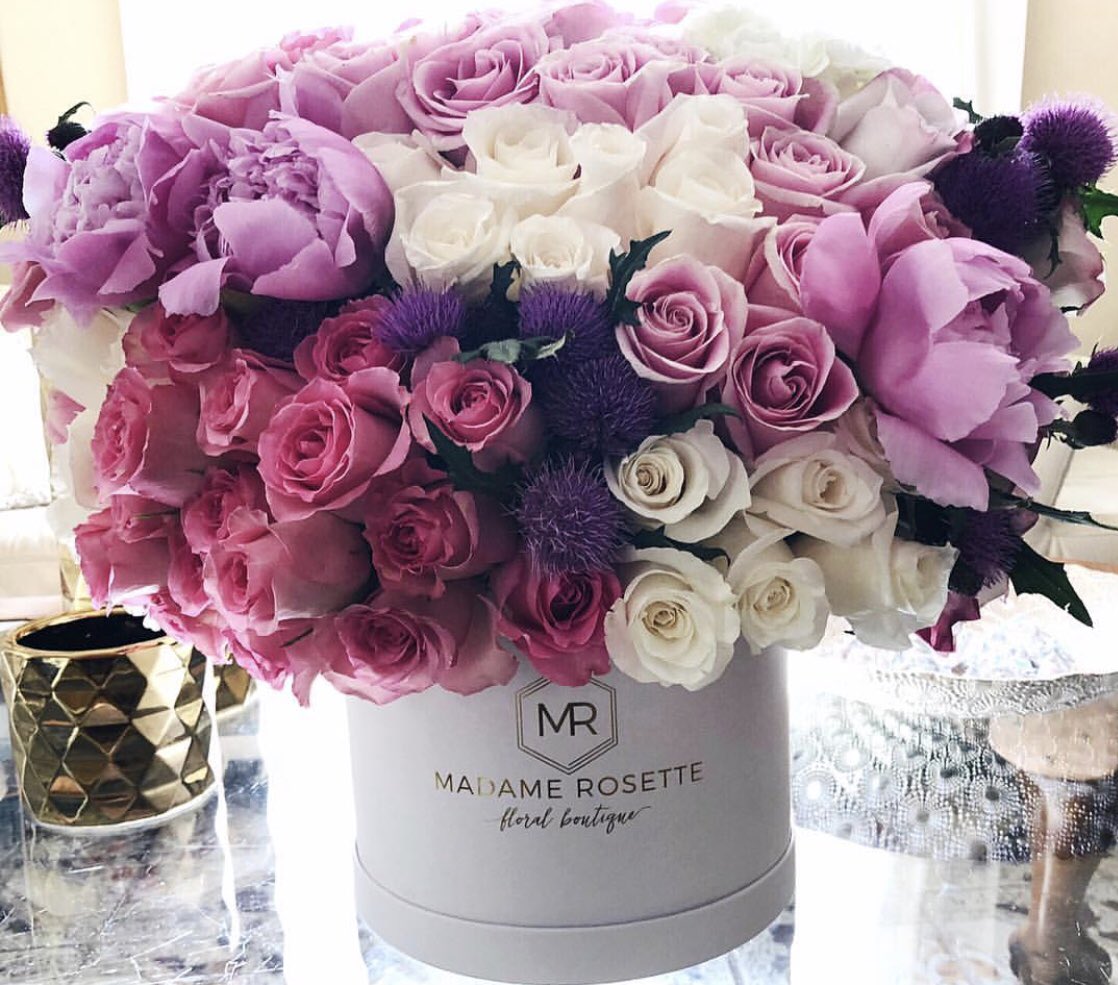 New extravaganza mix box 💖💖💜
#roses #Flowers #luxurylifestyle #miami #tuesdayvibes #TuesdayMotivation 
instagram.com/p/BhjrqdgBURg/