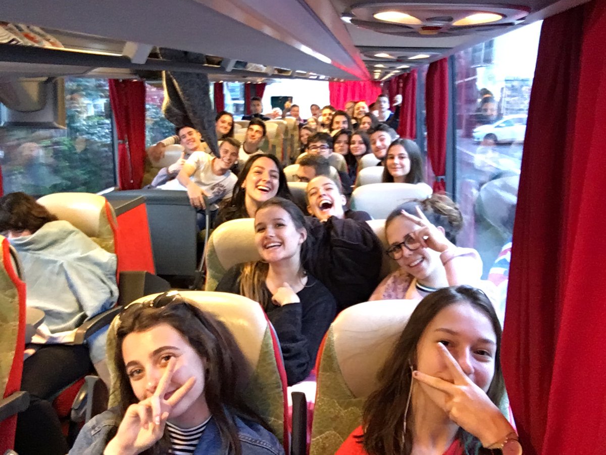 Kyanelly1's tweet photo. La vie quotidienne dans le bus, là bonne humeur est au rendez-vous  #RomaJC18 https://t.co/i8xKDAu6at