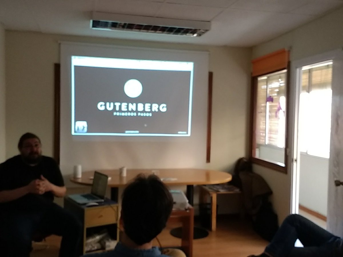 perezdans's tweet photo. Conociendo gutenberg en #wpalcala el la @InsulaCoworking . #meetupwpalcala https://t.co/4O1mKyzBW6