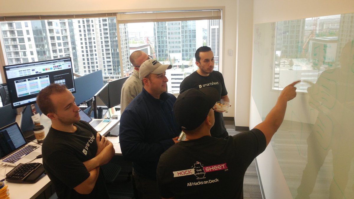 SmartsheetDev's tweet photo. #HackTheSheet whiteboarding in full swing! https://t.co/vphKSIY0na