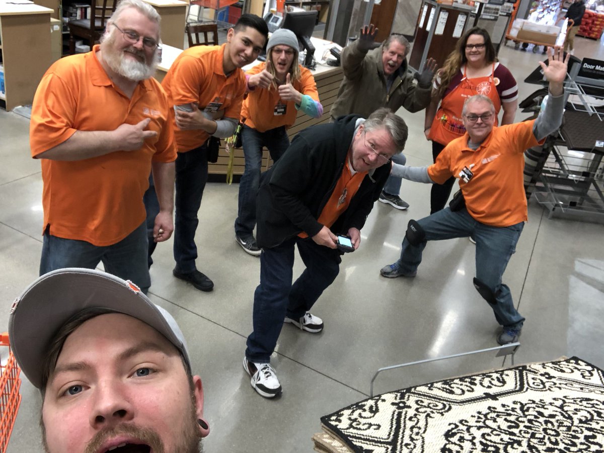 dustint300's tweet photo. MET Team after lunch stretch. John from D28 and Caitlin from D90 with great partnership joined in and stretch with us.@PDub424 @JCZumpf @mereaviles_THD @krauseDepot https://t.co/5nmdgzotof
