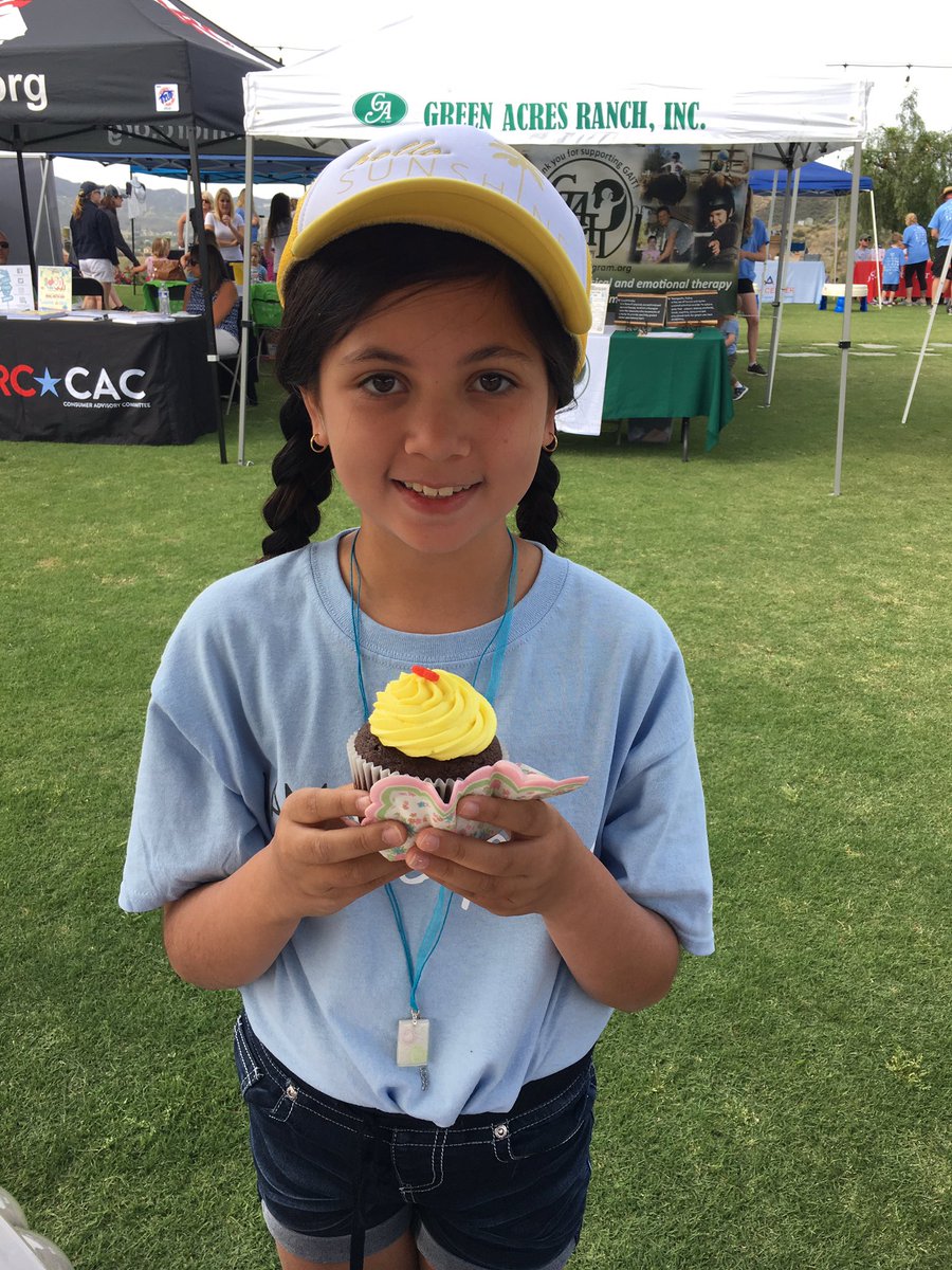 vivalacupcake's tweet photo. Cupcake fans from an event this past weekend! 💖 https://t.co/JbiYEVhpLE