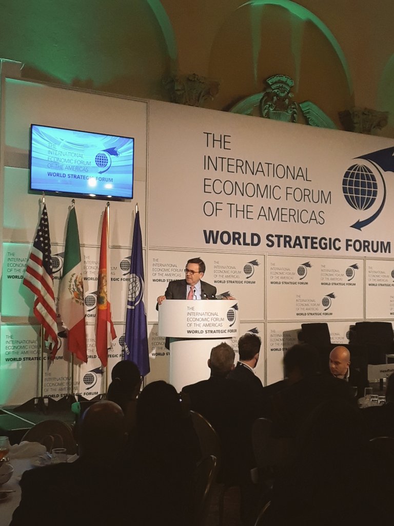AlexGtzV's tweet photo. Charla del Secretario @ildefonsogv sobre el #TLCAN en el #WSFMiami #NAFTA #WorldStrategicForum @EYnews @SE_mx @ProMexico @promexicomiami @ConsulMexMia https://t.co/fTVgQokCKz