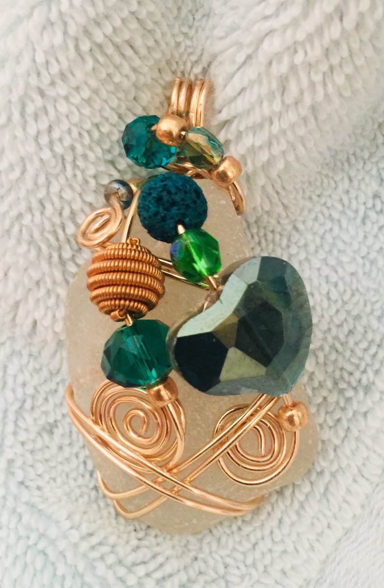 beachbobbles's tweet photo. #seaglass #beachlife #mothersday2018 #giftideas #giftforher #pendant #wearableArt #beach #Oceanside https://t.co/ctK2CJ66ut