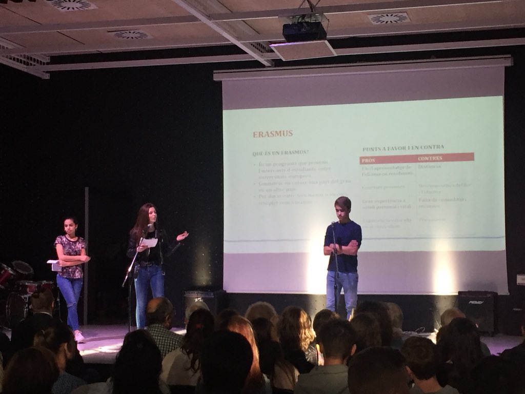 INSMontsuar's tweet photo. Gaudint del 4t concurs d’oratòria Manuel de Montsuar. Desenvolupant les #competencies #comunicatives. #oratoria https://t.co/paL7TLBZEn