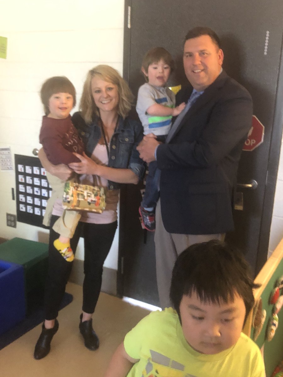 NLSBCPS's tweet photo. Look who stopped by NLS today! Mr Shane Mace https://t.co/FlTF8SnfhP