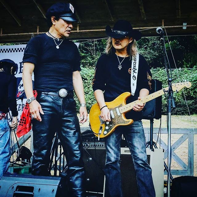 WildGuitarman's tweet image. With my boss @pitpirockway 
Photo by Chiaki.T 
#throwbackwednesday #pitpi #normalparts #rehearsal #soundcheck #outdoorstage #kumano #2017 ift.tt/2JQxn4F