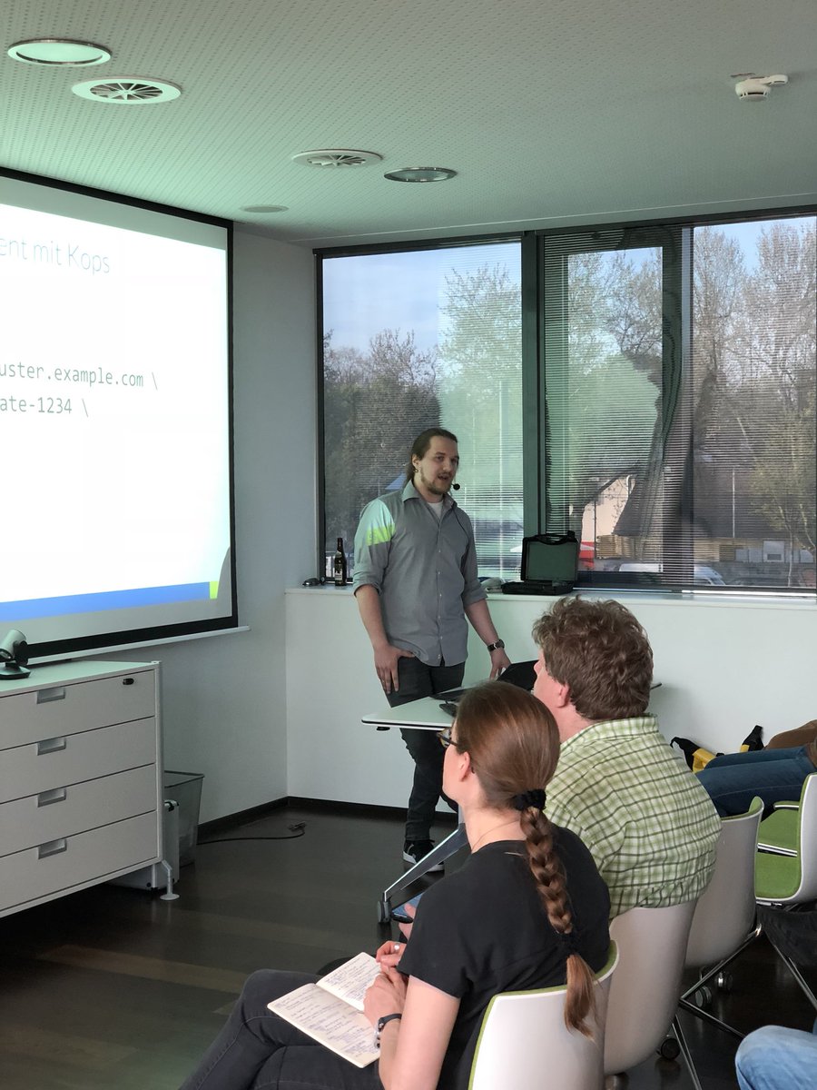 inovexgmbh's tweet photo. Kickoff unseres #Meetup zu #Kubernetes: Arnold und @th1richs erläutern die Besonderheiten des Deployments auf #AWS in China. 🇨🇳 https://t.co/DmpgqtnFNP