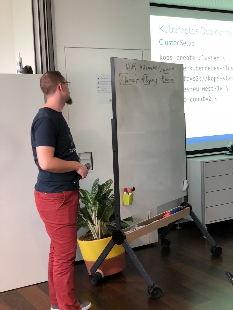 inovexgmbh's tweet photo. Kickoff unseres #Meetup zu #Kubernetes: Arnold und @th1richs erläutern die Besonderheiten des Deployments auf #AWS in China. 🇨🇳 https://t.co/DmpgqtnFNP