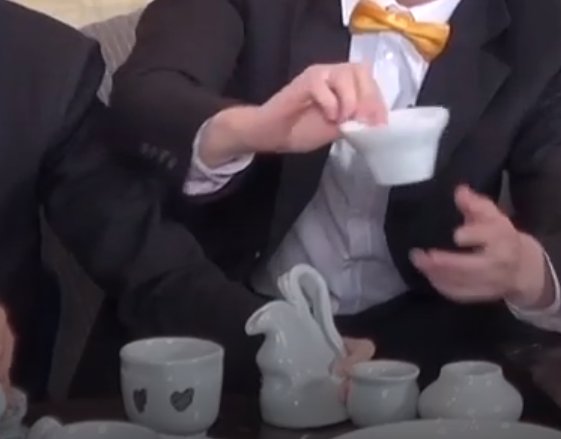 Honey06_13's tweet photo. Yoongi is reaching under Jungkook's arm right here ...
#Yoonkook #Sugakookie #RunEp49 https://t.co/cfIgxxyEZP