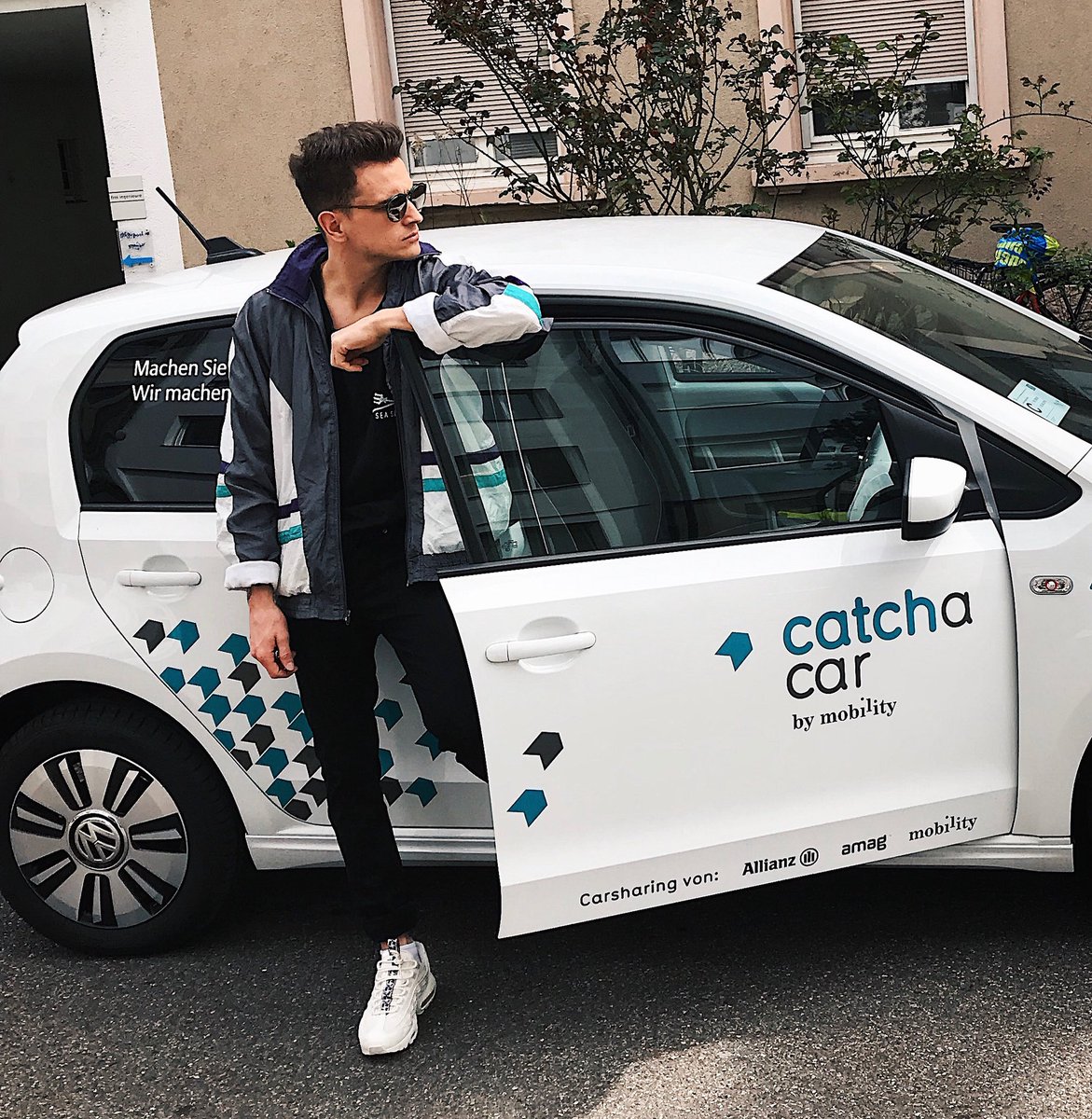 Werbung// Seit letzter Woche stehen in Basel jetzt auch E-Cars von Catch a Car! Hat einen riesigen Spass gemacht und ausserdem konnten wir mal wieder bequem einen grösseren Einkauf erledigen! We love it!! 😍 <a href="/catchacar/">Carlrsurcon</a>
#catchacar #carsharing #WEARECATCHACAR #Basel #Baselcity