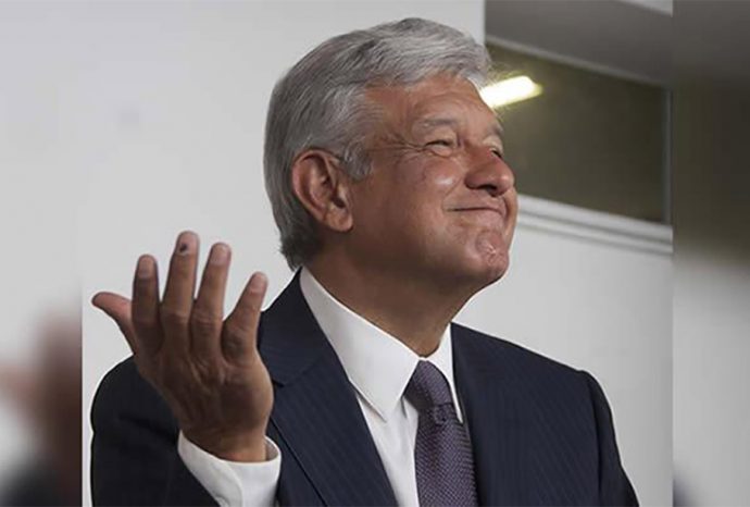 luisantgarcia's tweet photo. - Oye, ¿Por qué @lopezobrador_ no quiere ir a las universidades?
- Porque se tarda 14 años en salir. https://t.co/HbidWZGrBi
