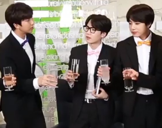 Honey06_13's tweet photo. Namjoon at Yoonkook's wedding, giving a toast about how he lived with Yoongi for eight years as his roommate, and was witness to the greatest love story ever told ......... and I cry π
#Yoongi #Jungkook #Yoonkook #Sugakookie #RunEp49 #SomeoneWriteAFicPlease https://t.co/Sdhcarvtj1
