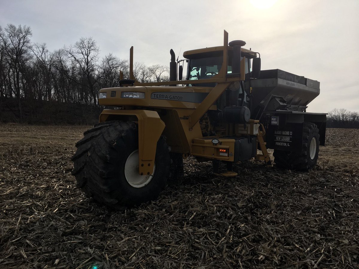 AgTechAdvantage's tweet photo. We’re hopeful to get in the fields yet again this week and we’d love to be apart of your planting season. #agtechplant2018 #usethishashtag https://t.co/AnI9rBw6y4