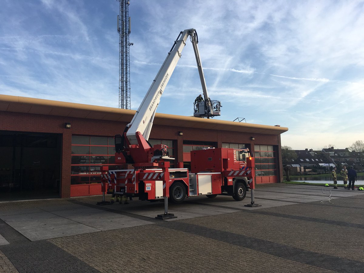 RuudBraaksma's tweet photo. Les 8 
MSA-1 groep Heerhugowaard 
Thema Werken op Hoogte.

Vanavond te gast bij brandweer #enkhuizen. @vrnhn https://t.co/JB1x8SXFFY