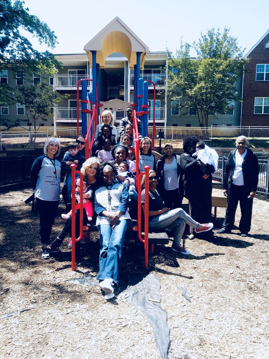 JenniferFelkel's tweet photo. A child’s first and most influential teacher is the parent. A child’s ideas about education and its significance begins with the parent. Thankful for Harbison Gardens partnership as we celebrate Week of the Young Child. #communitymatters #readybyfive https://t.co/dFY2AoXXcH