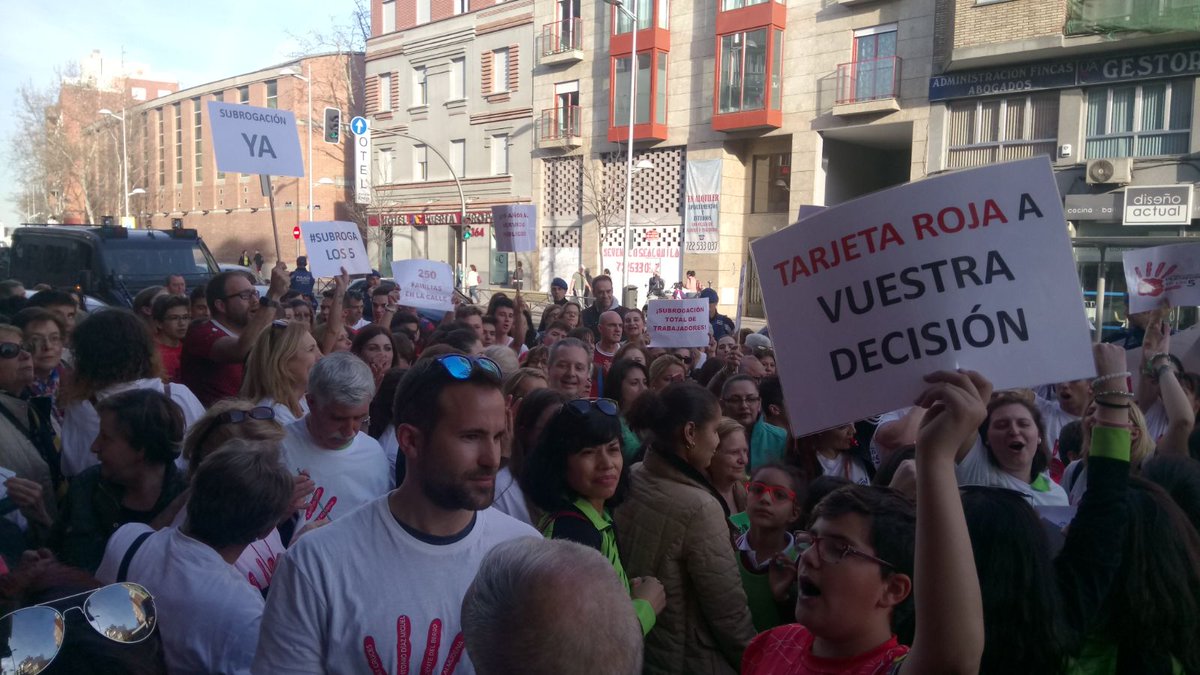 Tetuan30Dias's tweet photo. Así está Bravo Murillo con la protesta de @subrogalos5 durante el #plenotetuan https://t.co/gwO4Thwdln