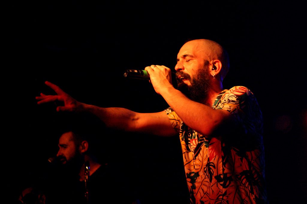 elrescateweb's tweet photo. #FOTOS| El 13 de abril @Eskorzo presentaba #AlertaCanibal en la @SalaXSVQ de Sevilla. (@rootsound) 

📸 @caleromica 
➡️Álbum en Facebook: https://t.co/E5do0Mlo4c https://t.co/h3Szy77Usz