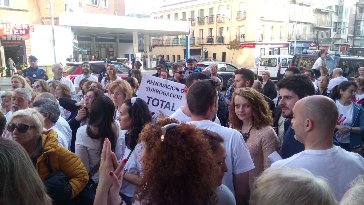 Tetuan30Dias's tweet photo. Así está Bravo Murillo con la protesta de @subrogalos5 durante el #plenotetuan https://t.co/gwO4Thwdln