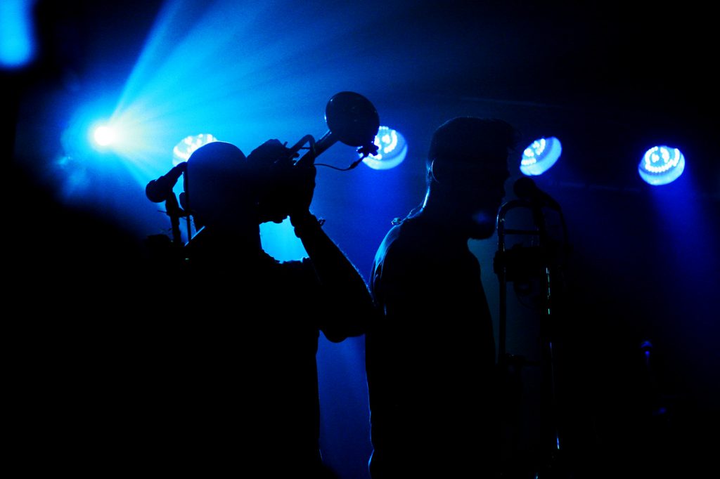 elrescateweb's tweet photo. #FOTOS| El 13 de abril @Eskorzo presentaba #AlertaCanibal en la @SalaXSVQ de Sevilla. (@rootsound) 

📸 @caleromica 
➡️Álbum en Facebook: https://t.co/E5do0Mlo4c https://t.co/h3Szy77Usz
