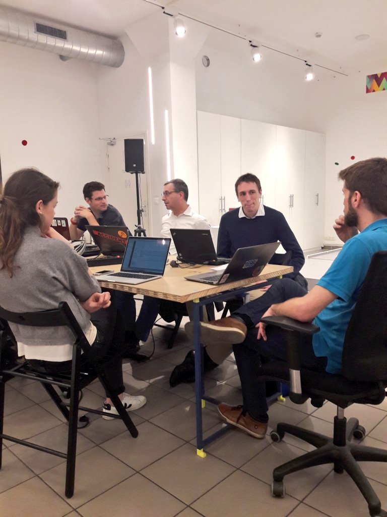 MLCParis's tweet photo. [LT] @overflorian explique comment @BusJungle aide à contribuer à @OSM_FR que vous soyez contributeur débutant ou que vous ayez pour projet de créer un plan de transport de votre ville.  #OpenData #Mapathon #MaisonduLibre #QuartierLibre #datacités https://t.co/7bLE52wxqC