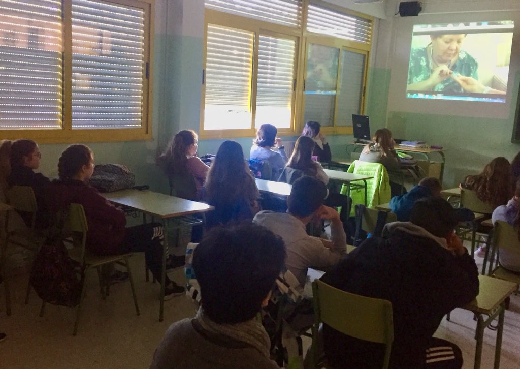 Bermejoimas's tweet photo. En #IESLasLlamas sensibilizando sobre #NecesidadesEmocionales de #PersonasConDemencia APRENDIENDO de Lola estrategias para afrontar la dificultad. 👏👏
#MasLoQueNosAcerca
#MasAmigabilidad #MenosPrejuicios
#SCGG SocCantabra de Geriatria y Gerontología
@QmayorMagazine https://t.co/H3wZpgVpyA