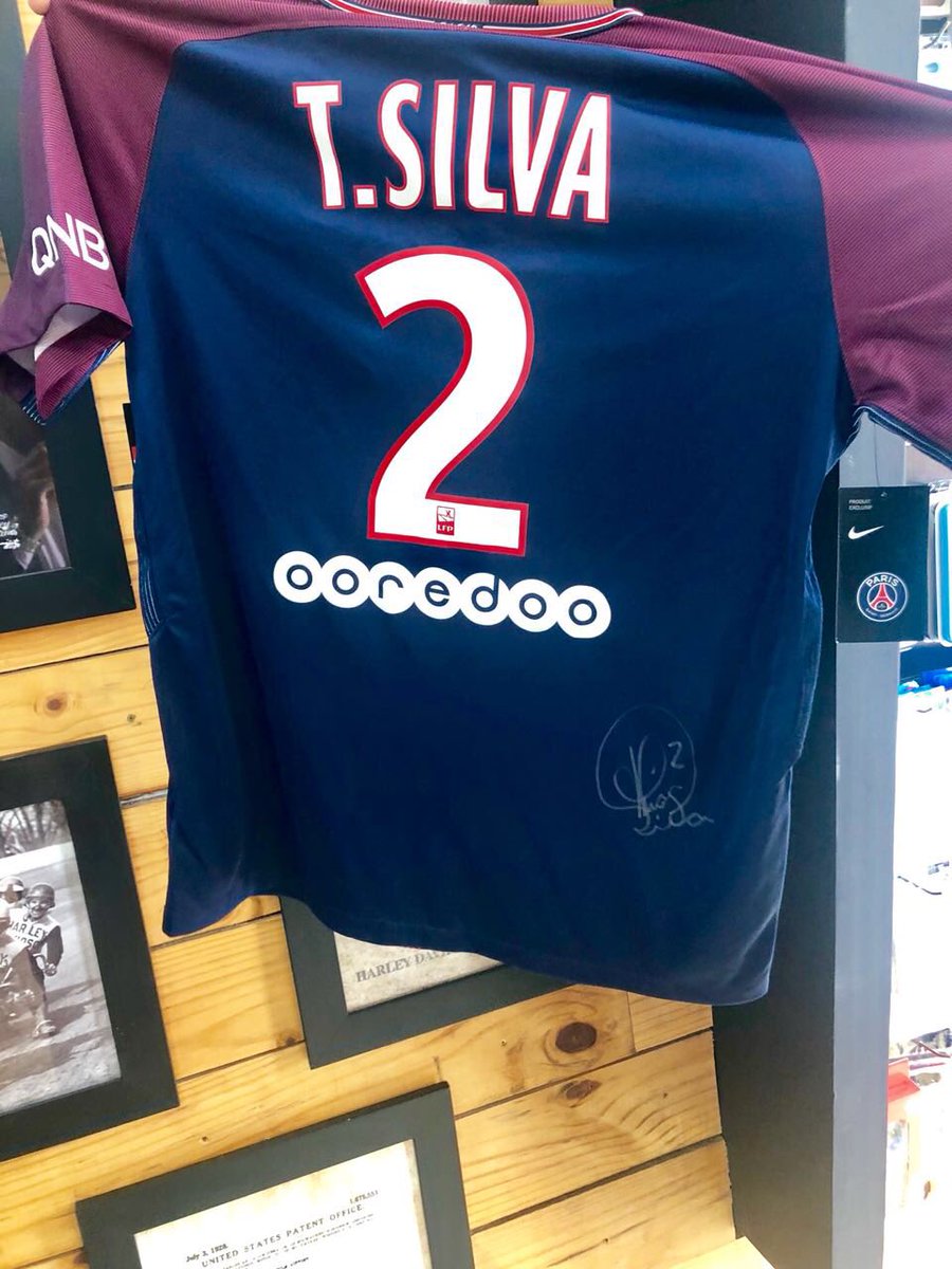 Chegou meu presente! Obrigado <a href="/PSGbrasil/">Paris Saint-Germain</a> <a href="/tsilva3/">Thiago Silva</a> #parisdobrasil