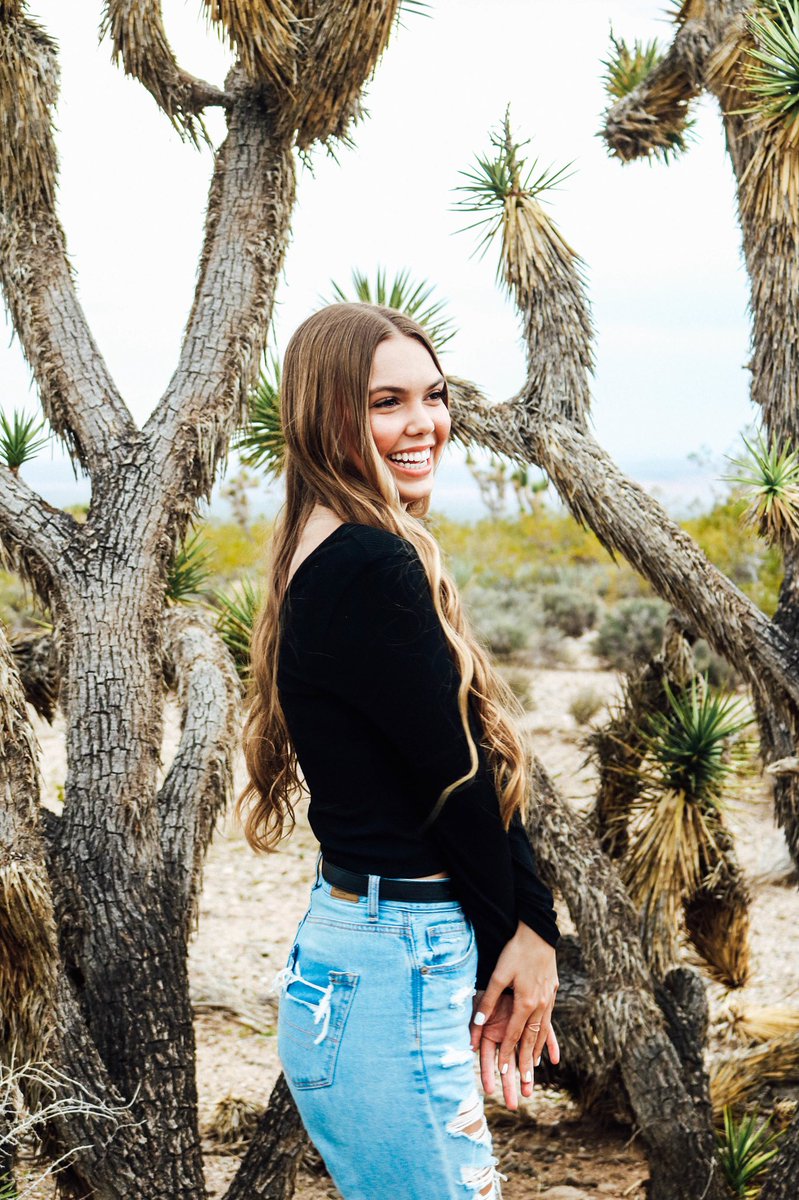 addiembronson's tweet photo. 🎓 https://t.co/lHLXFxyxvi
