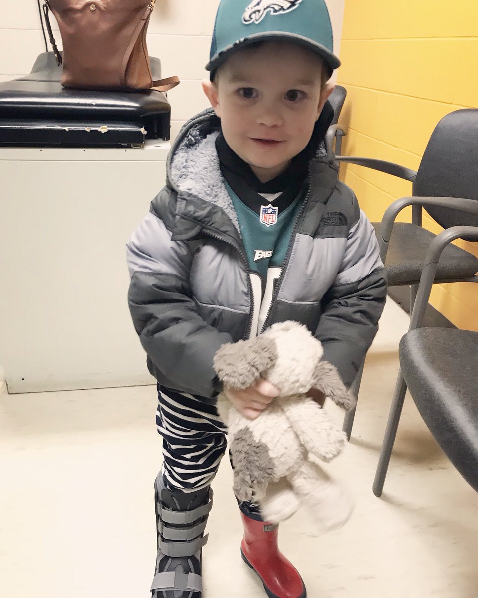 MrsCCav's tweet photo. Our little 2 yr old trooper is all smiles about his boot cast! First thing he said, “We match!” referring to his fav guy Carson! @cj_wentz https://t.co/ZuQSYaJ7kB