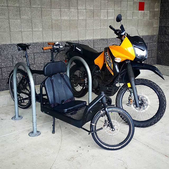 vanlue's tweet photo. Bike parking https://t.co/f9IXTcHSzC https://t.co/6C4NpgtOkr