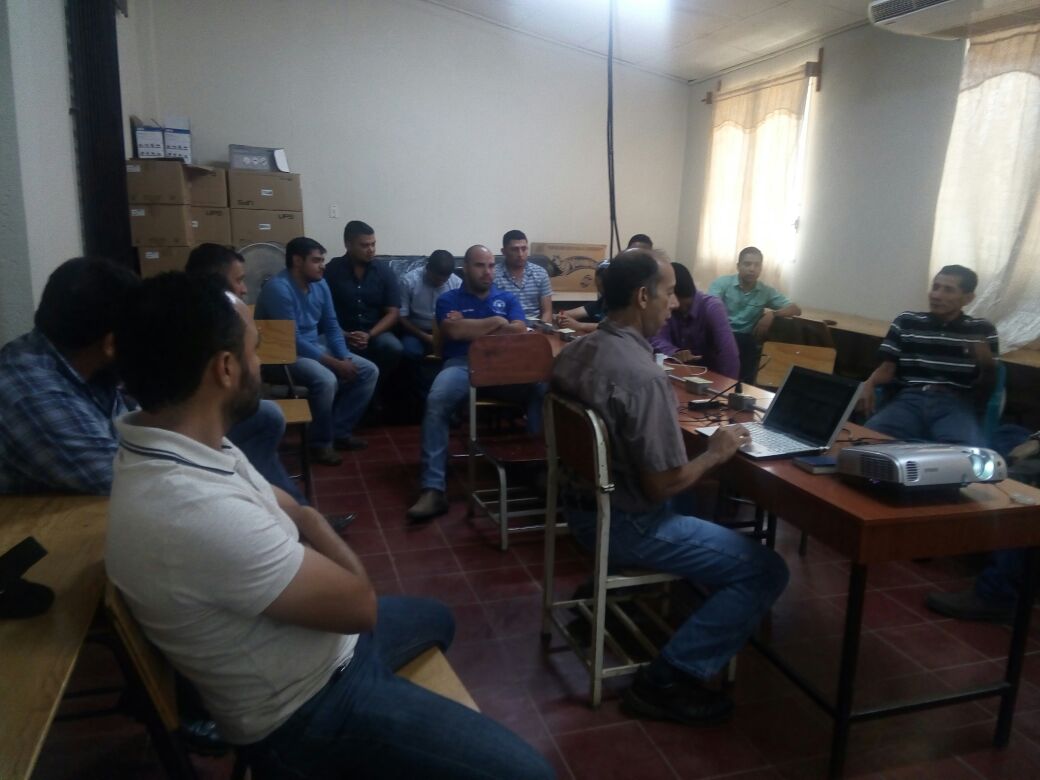 escoto_marlon's tweet photo. Investigadores en el área de energía de la UNA @radioUNAG en el Oriente de Honduras exploran con el apoyo de @climaplushn opciones de participación en la próxima convocatoria de proyectos ante @EUROCLIMA_UE_AL @JuanOrlandoH https://t.co/pDgPSLt6AW